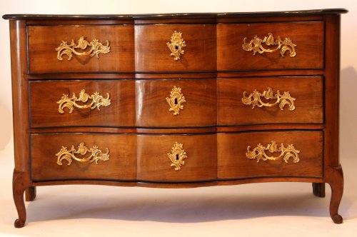 Mobilier Commode - Commode Louis XV attribué à Hache à Grenoble