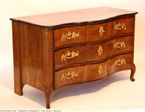 Louis XV Commode  attributed to ache a Grenoble - 