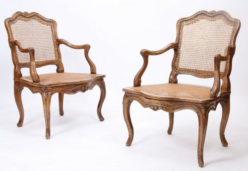 Sièges Fauteuil & Bergère - Paire de larges fauteuils cannés d'époque Louis XV