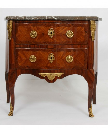 Petite commode marquetée Louis XV  Estampille de Lapie - Mobilier Style 