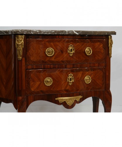 Mobilier Commode - Petite commode marquetée Louis XV  Estampille de Lapie