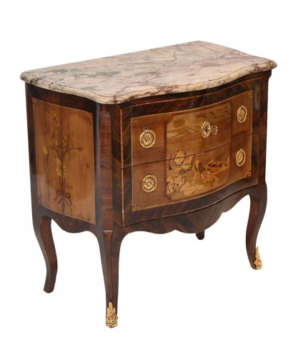 Petite commode sauteuse marquetée Louis XV