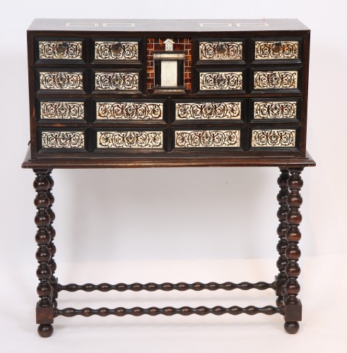 Mobilier Cabinet & Coffre - Petit cabinet du XVIIe siècle