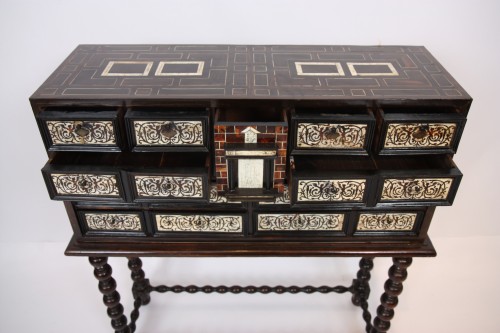Petit cabinet du XVIIe siècle - Denoyelle antiquités