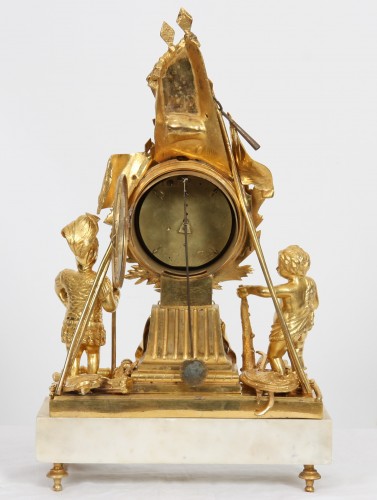 Pendule Louis XVI "Aux enfants guerriers" - Horlogerie Style 