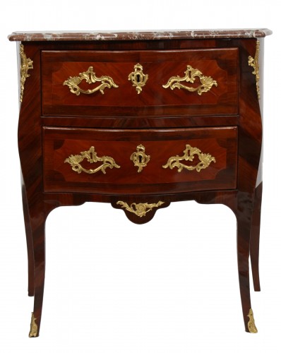 Petite commode sauteuse Louis XV en bois de rose et palissandre