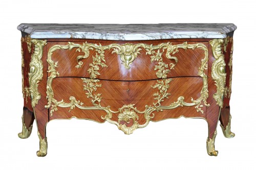 Importante commode Louis XV, modèle de Charles CRESSENT