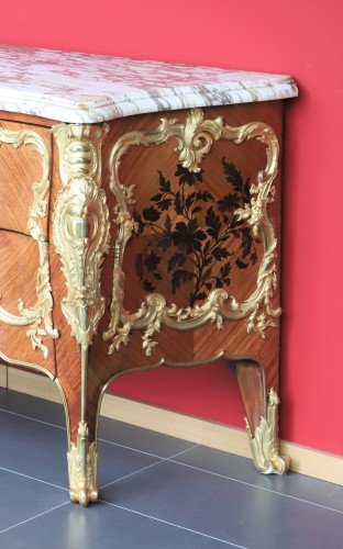 Importante commode Louis XV, modèle de Charles CRESSENT - Mobilier Style 