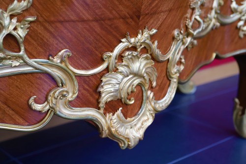 Importante commode Louis XV, modèle de Charles CRESSENT - 