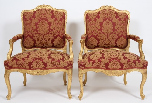Paire de dossiers plats de château en bois doré du 18e siècle - Sièges Style Louis XV