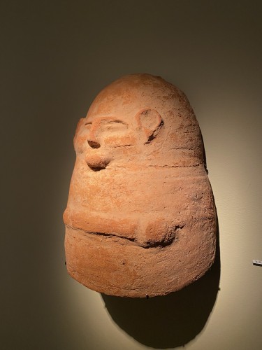 Archéologie  - Couvercle de cercueil anthropoïde en canaanite
