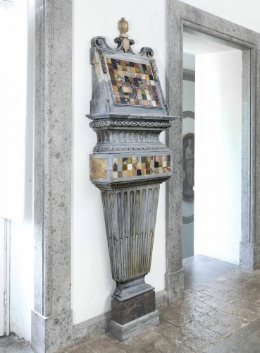 Monumental lectern in coloured marble - 