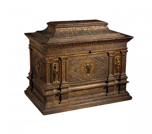 Gilt-wood chest