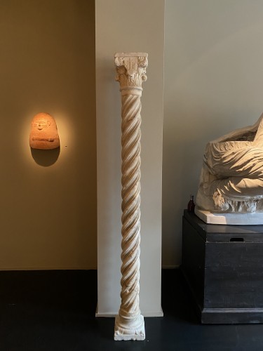 Paire de colonnes gothiques en marbre - Olivetani - Desmet Galerie