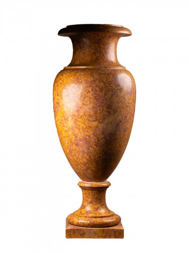 Vase monumental en marbre de Brocatelle d’Espagne
