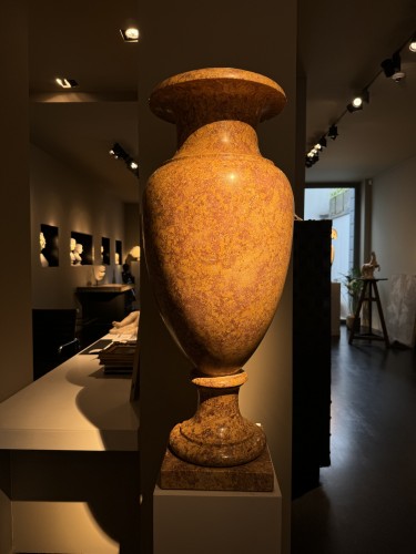 XIXe siècle - Vase monumental en marbre de Brocatelle d’Espagne