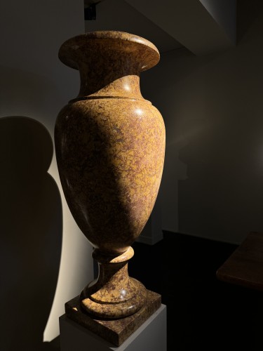 Antiquités - Monumental Brocatelle d’Espagna Marble Vase