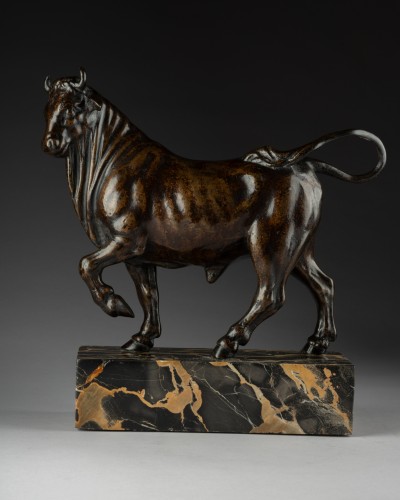 Taureau au pas - Sculpture Style 