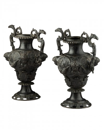 Paire de vases de bronze,  du Nord vers 1650–1750
