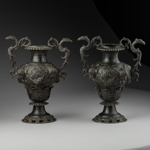 Paire de vases de bronze,  du Nord vers 1650–1750 - Desmet Galerie