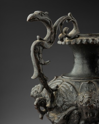 Antiquités - Paire de vases de bronze,  du Nord vers 1650–1750
