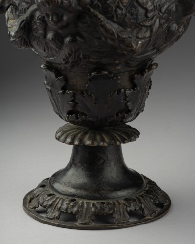 Antiquités - Paire de vases de bronze,  du Nord vers 1650–1750