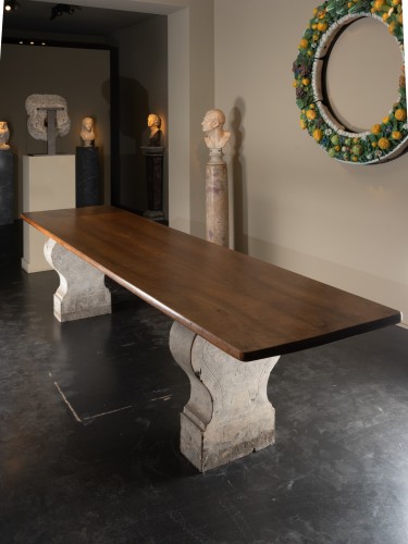 Paire de grands pieds de table et plateau en noyer - Desmet Galerie