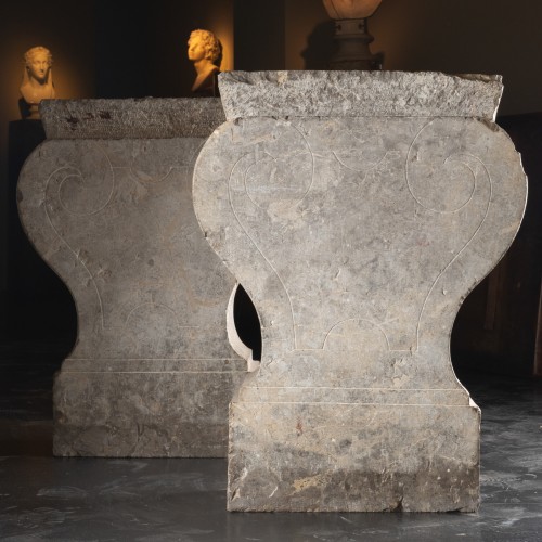 XVIe siècle et avant - Paire de grands pieds de table et plateau en noyer