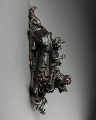 Sculpture  - Flemish bronze fitting, Putto on a lion