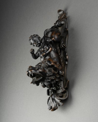 Flemish bronze fitting, Putto on a lion - 