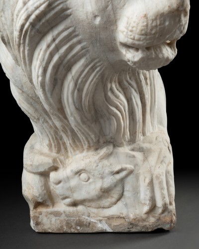 11th to 15th century - Marble Recumbant lions