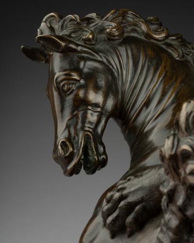 Antiquités - Lion attacking a horse 