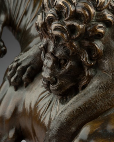 Antiquités - Lion attacking a horse 