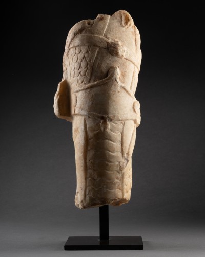 Fragment sculpté d’un serpent harnaché, époque romaine - Archéologie Style 
