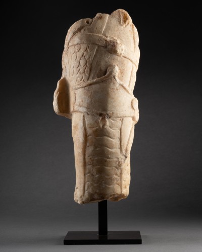 Archéologie  - Fragment sculpté d’un serpent harnaché, époque romaine