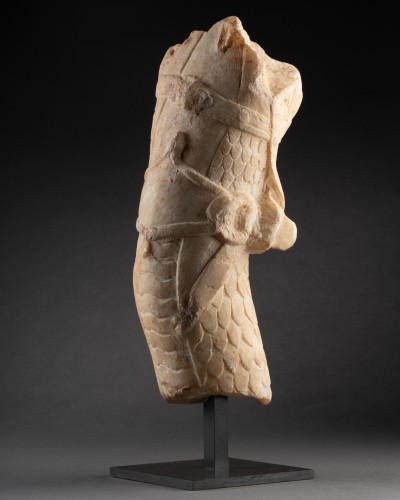 Avant JC au Xe siècle - Fragment sculpté d’un serpent harnaché, époque romaine