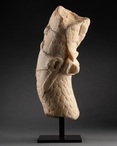 Fragment sculpté d’un serpent harnaché, époque romaine - 