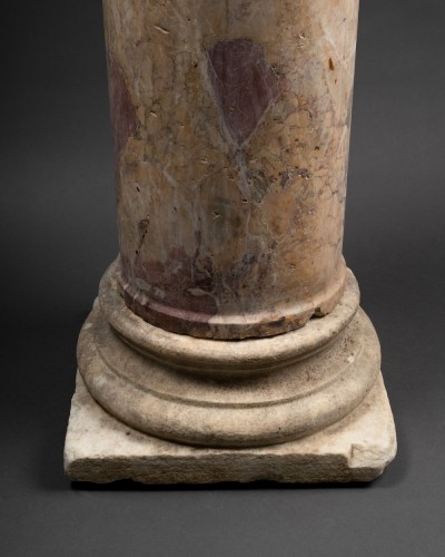 Colonne en marbre jaune - Desmet Galerie