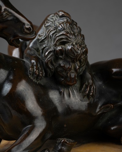 Lion attaquant un cheval - Sculpture Style 