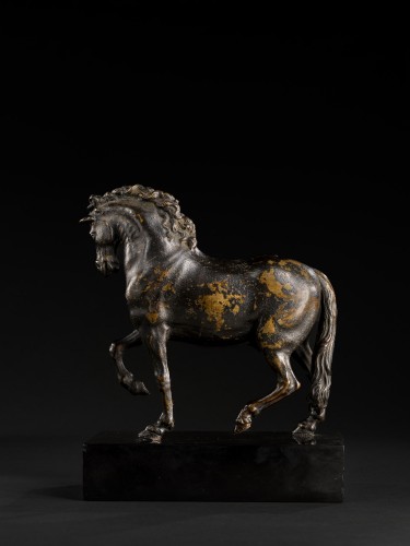 Étalon au pas amblé et étalon cabré exécutant des mouvements de manège - Desmet Galerie