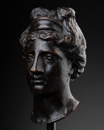Sculpture  - Bust of a young woman after the antique