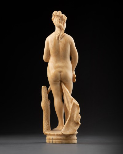 18th century - Ivory figurine of Eve