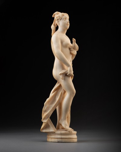Ivory figurine of Eve - 