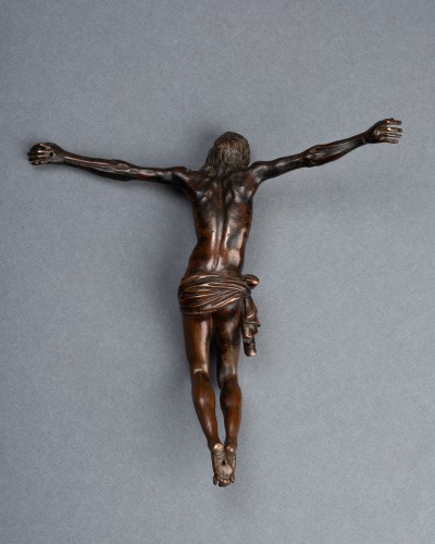 Crucifix au Christ vivant - 
