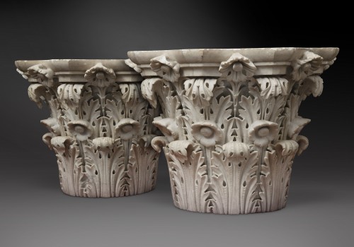 Pair of marble capitals, Italy 18th century - Sculpture Style 