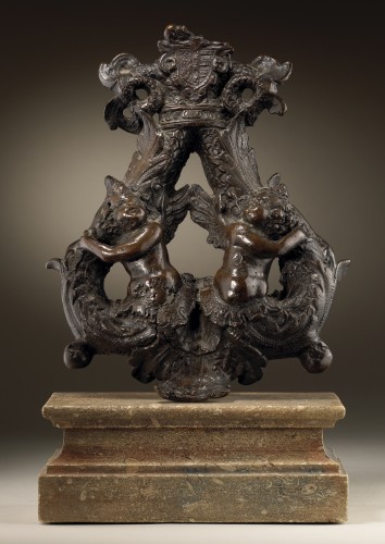 Heurtoir de porte en bronze avec deux Putti, Italie du Nord (Venise) vers 1600 - Sculpture Style 