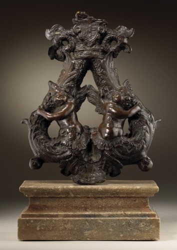 Sculpture Sculpture en Bronze - Heurtoir de porte en bronze avec deux Putti, Italie du Nord (Venise) vers 1600