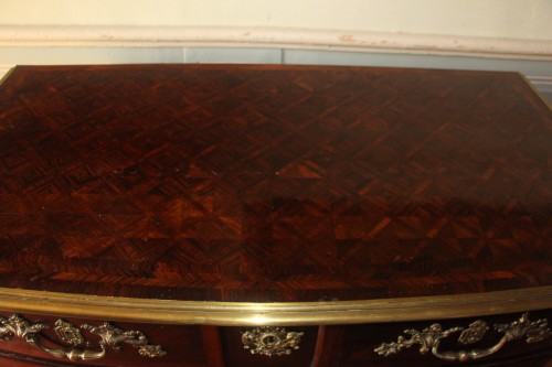 Commode marquetée en palissandre, d'époque Louis XIV, fin XVIIe - Didascalies