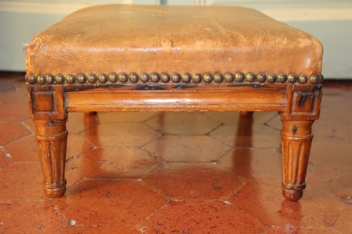 Tabouret pour chien d'époque Louis XVI - Didascalies