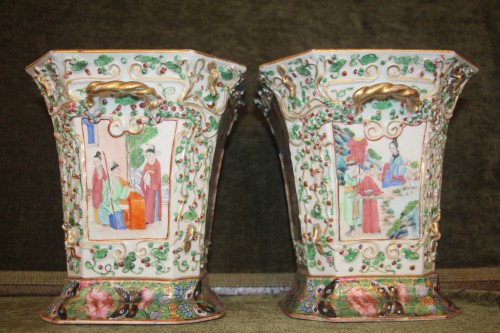 Paire de vases en porcelaine de Canton, Chine XIXe siècle - 